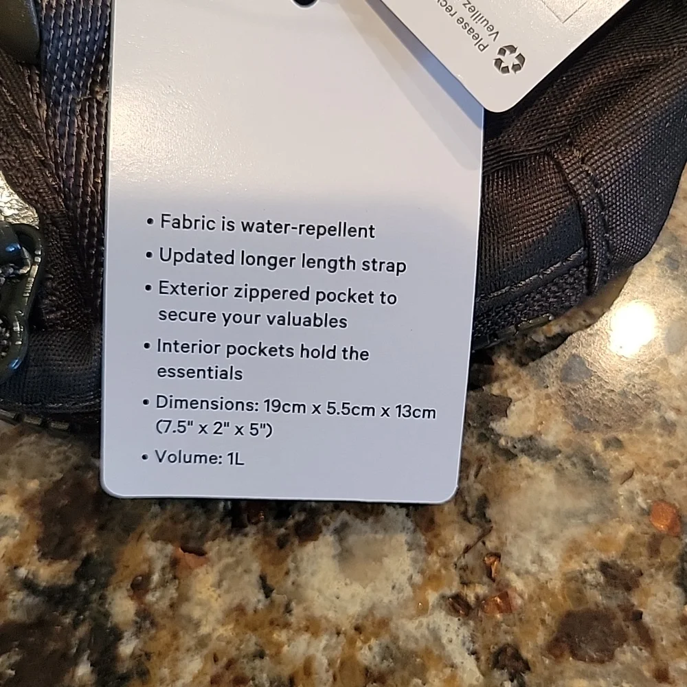 Lululemon Everywhere Belt Bag - Picture 4 of 5